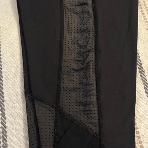 Lululemon Black Athletic Crops Mesh Wrap Detail Blue Waistband - Picture 4 of 6